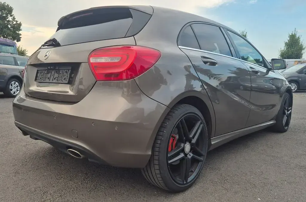 Gebraucht Mercedes A180 109 PS (80 kW) 2013 Grau Kleinwagen