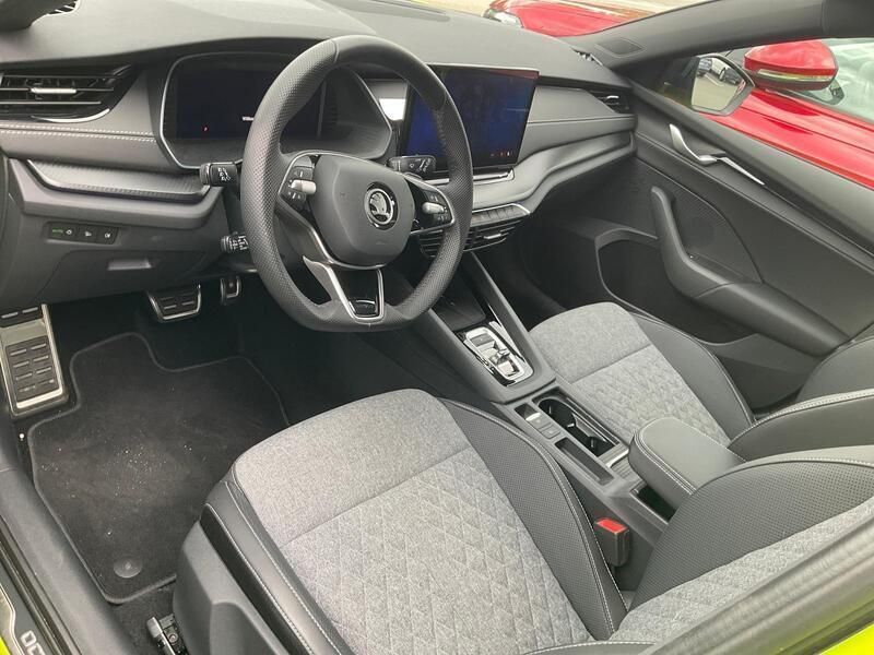 Mamba grün Gebraucht 2024 Skoda Octavia SportLine Kombi | 37.084 € (Etwas zu teuer) - Bild 1/2
