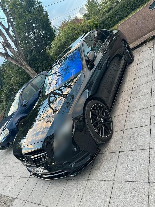 Schwarz Gebraucht 2017 Mercedes 250 AMG line Limousine | 29.000 € - Bild 1/4