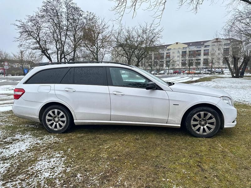 Gebraucht Mercedes E200 136 PS (100 kW) 2011 Weiß Kombi
