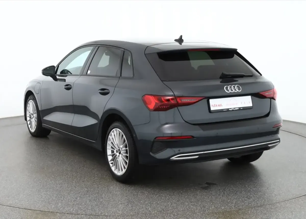 Gebraucht Audi A3 e-tron S-Line 204 PS (150 kW) 2024 Grau Kleinwagen