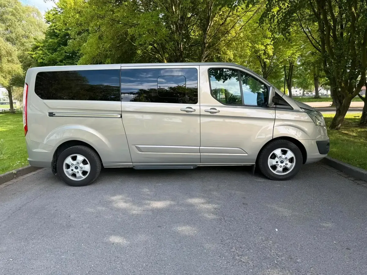 Gebraucht Ford Tourneo Titanium 170 PS (125 kW) 2017 Grau Van / Kleinbus
