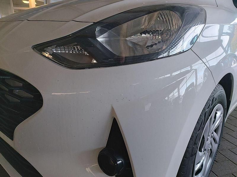 Gebraucht Hyundai i10 Select 63 PS (46 kW) 2024 Atlaswhite Kleinwagen