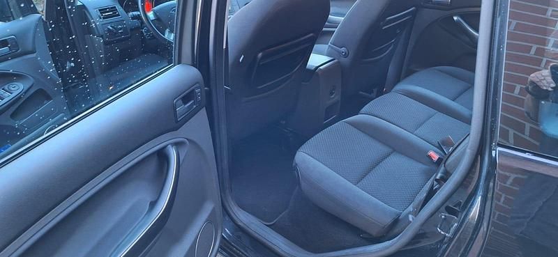 Second-hand Ford C-MAX 125 CP (91 kW) 2008 Negru Monovolum