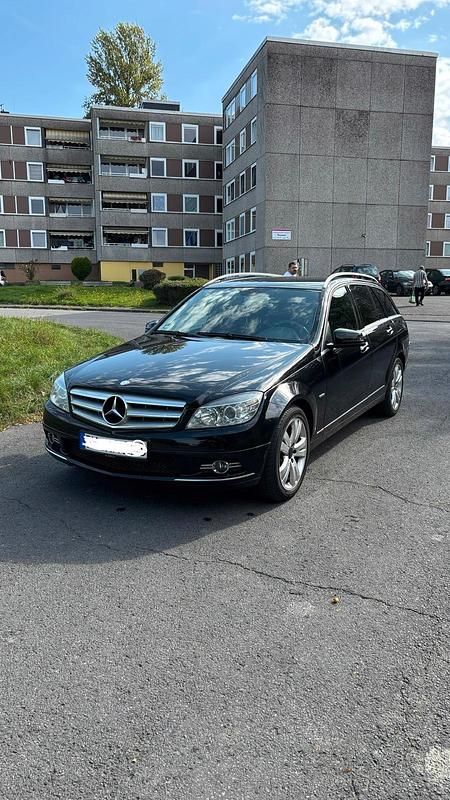 Schwarz Gebraucht 2011 Mercedes C200 Avantgarde Kombi | 7.300 € (Etwas zu teuer) - Bild 1/4