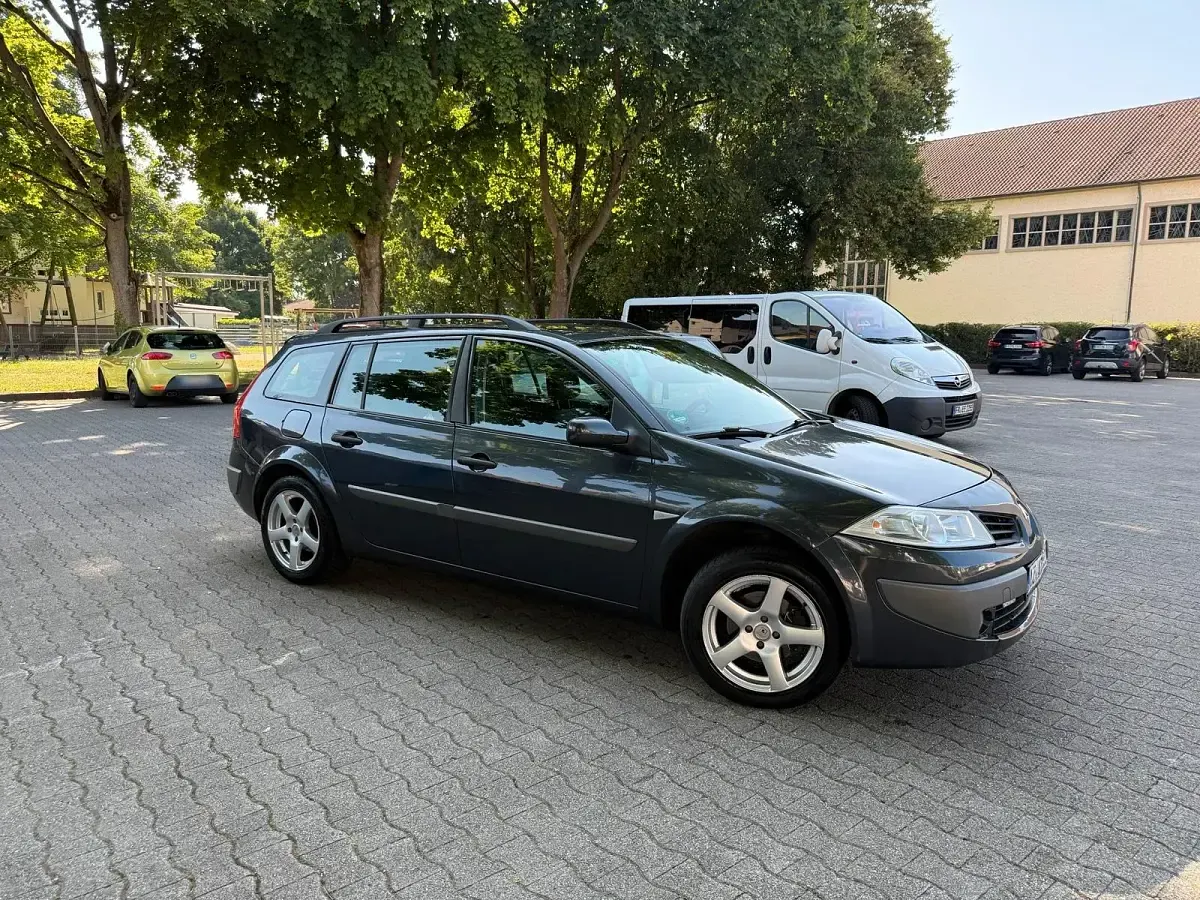 Gebraucht Renault Mégane GrandTour 106 PS (77 kW) 2009 Kombi