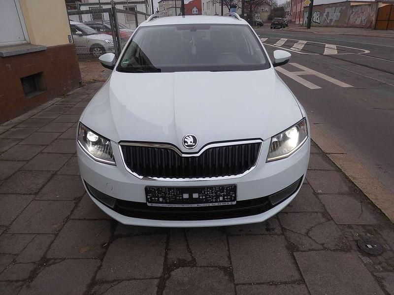 Laserweiss Gebraucht 2016 Skoda Octavia Style Kombi | 9.900 € (Guter Preis) - Bild 1/4
