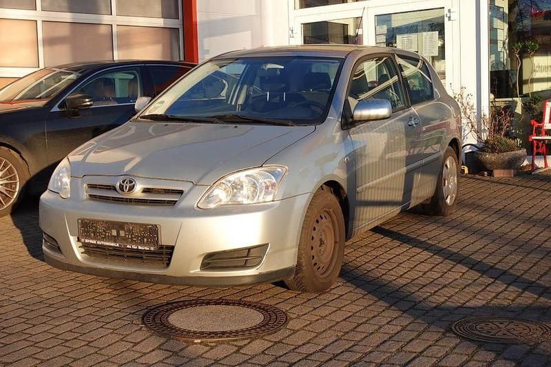 Silber Gebraucht 2005 Toyota Corolla Luna Limousine | 2.900 € (Etwas zu teuer) - Bild 1/4