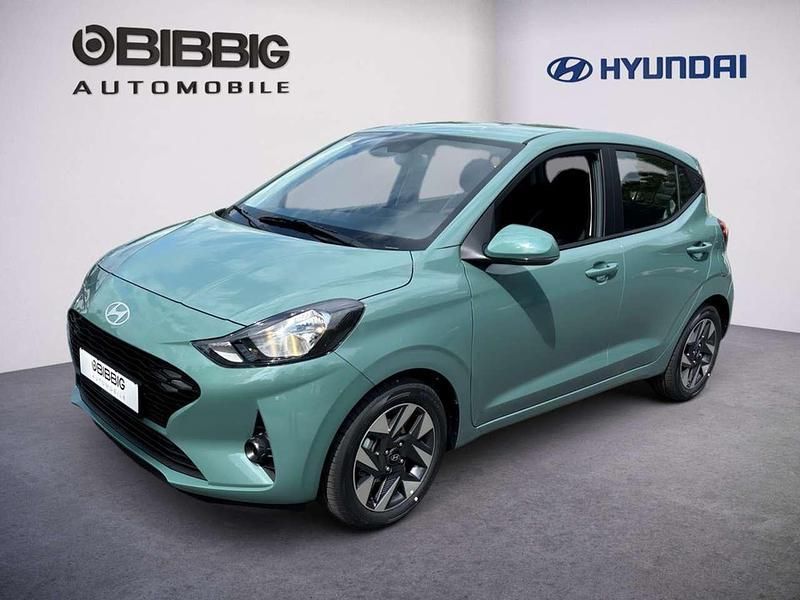 Mangrove green Neu 2025 Hyundai i10 Trend Kleinwagen | 17.990 € (Fairer Preis) - Bild 1/3