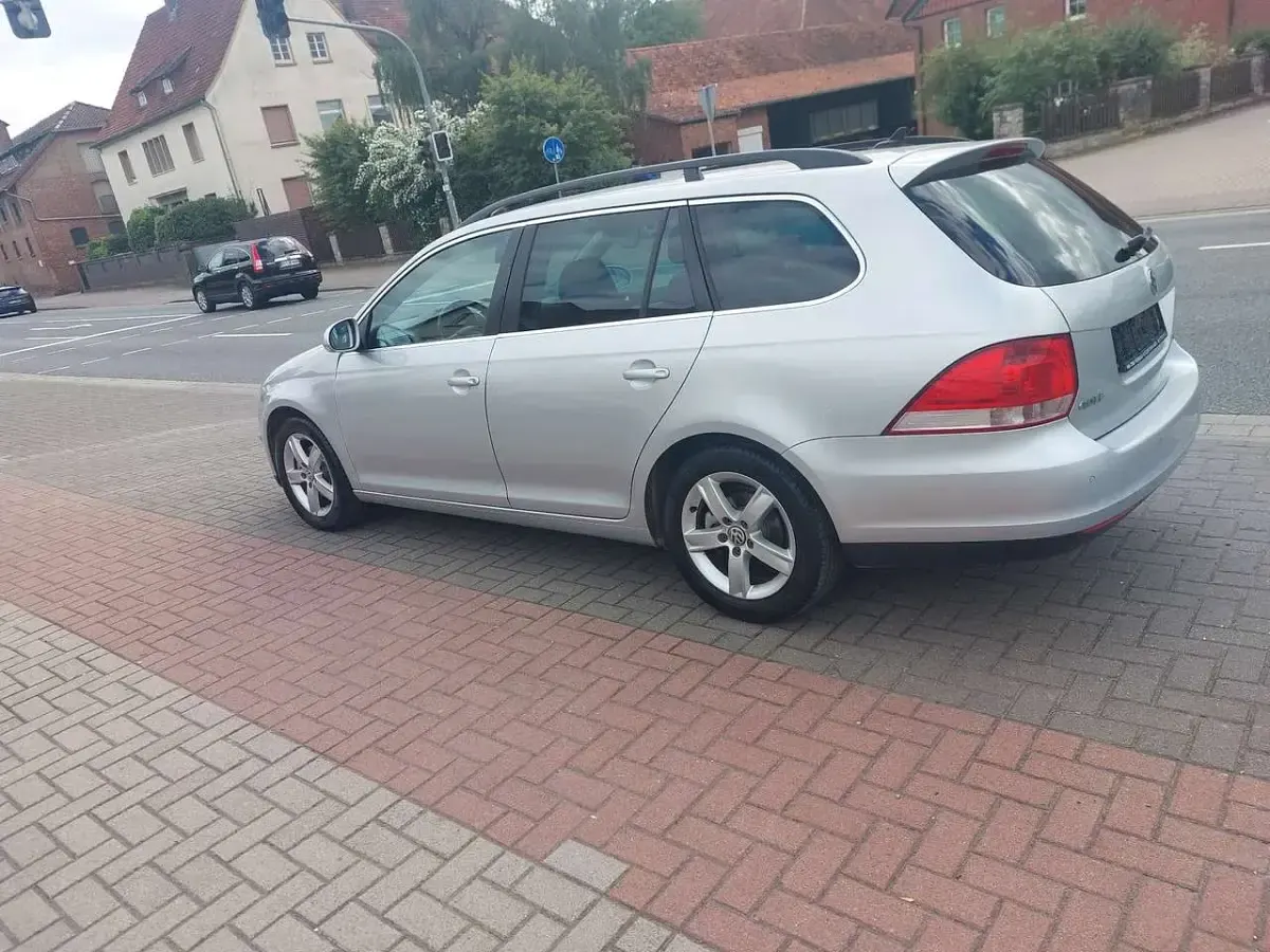 Gebraucht VW Golf VI Comfortline 105 PS (77 kW) 2009 Reflexsilber metallic Kombi
