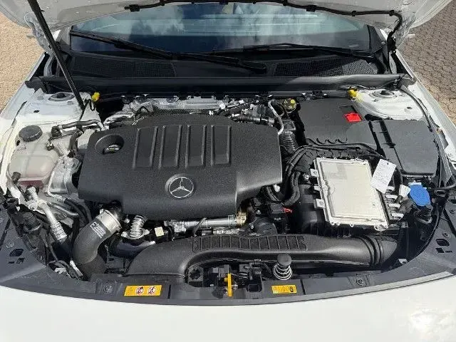 Gebraucht Mercedes CLA220 AMG 190 PS (139 kW) 2024 Unilack polarweiß Coupé