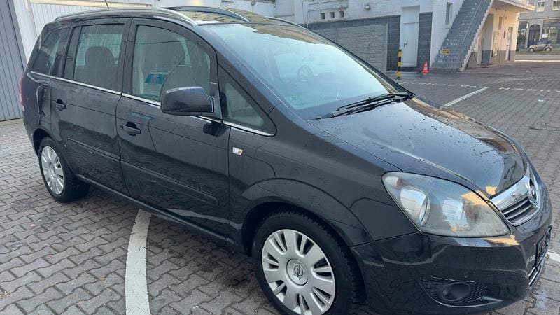 Gebraucht Opel Zafira 143 PS (105 kW) 2011 Schwarz Van / Kleinbus