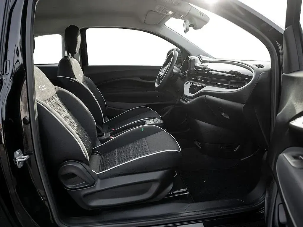 Gebraucht Fiat 500e Action 69 kW (95 PS) 2023 Schwarz