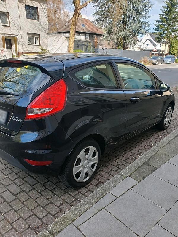 Gebraucht Ford Fiesta 82 PS (60 kW) 2011 Schwarz Kleinwagen