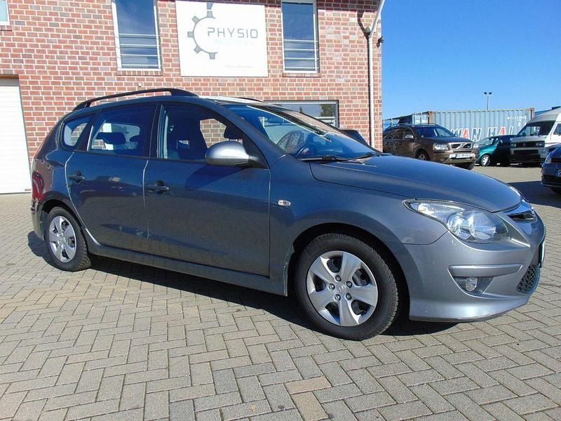 Grau Gebraucht 2011 Hyundai i30 Edition+ Kombi | 2.998 € (Guter Preis) - Bild 1/4