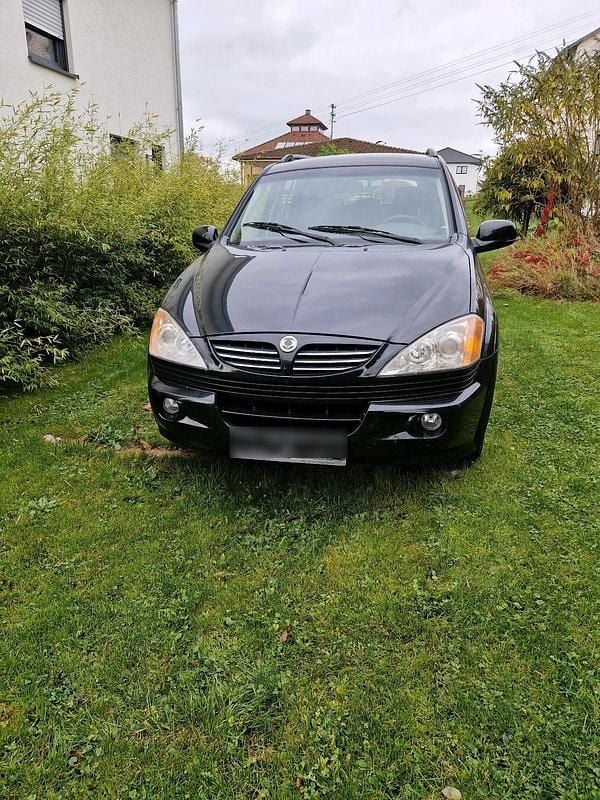 Schwarz Gebraucht 2006 Ssangyong (KGM) Kyron SUV | 3.300 € - Bild 1/4