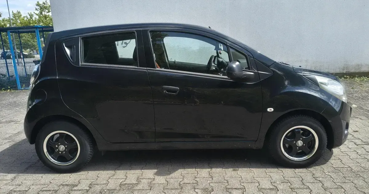Gebraucht Chevrolet Spark 68 PS (50 kW) 2012 Schwarz Kleinwagen