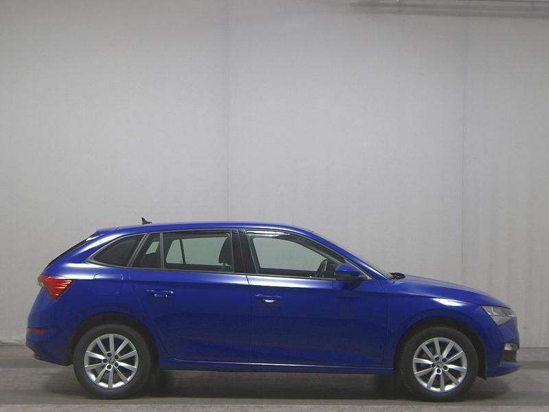 Blau Gebraucht 2022 Skoda Scala Ambition Kleinwagen | 16.980 € (Guter Preis) - Bild 1/4