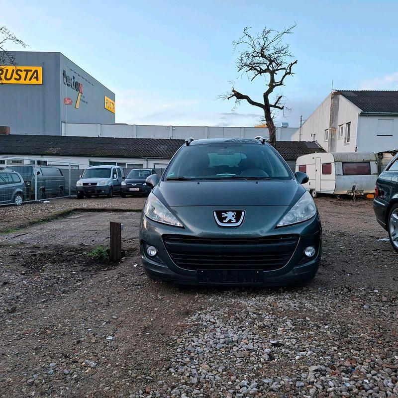 Gebraucht Peugeot 207 96 PS (70 kW) 2010 Grün Kombi
