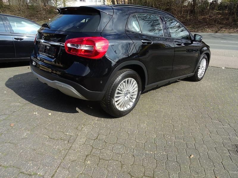 Gebraucht Mercedes GLA180 122 PS (89 kW) 2018 Schwarz SUV