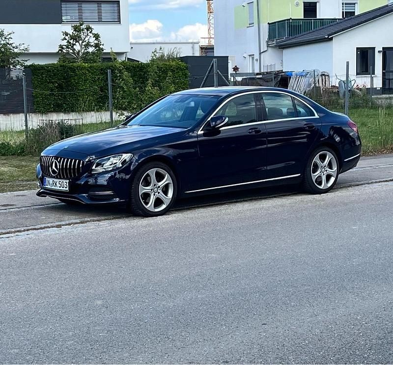 Blau Gebraucht 2014 Mercedes 220 Avantgarde Limousine | 17.499 € - Bild 1/4