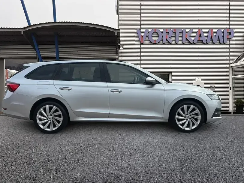 Gebraucht Skoda Octavia Ambition 204 PS (150 kW) 2021 Brilliantsilber Kombi