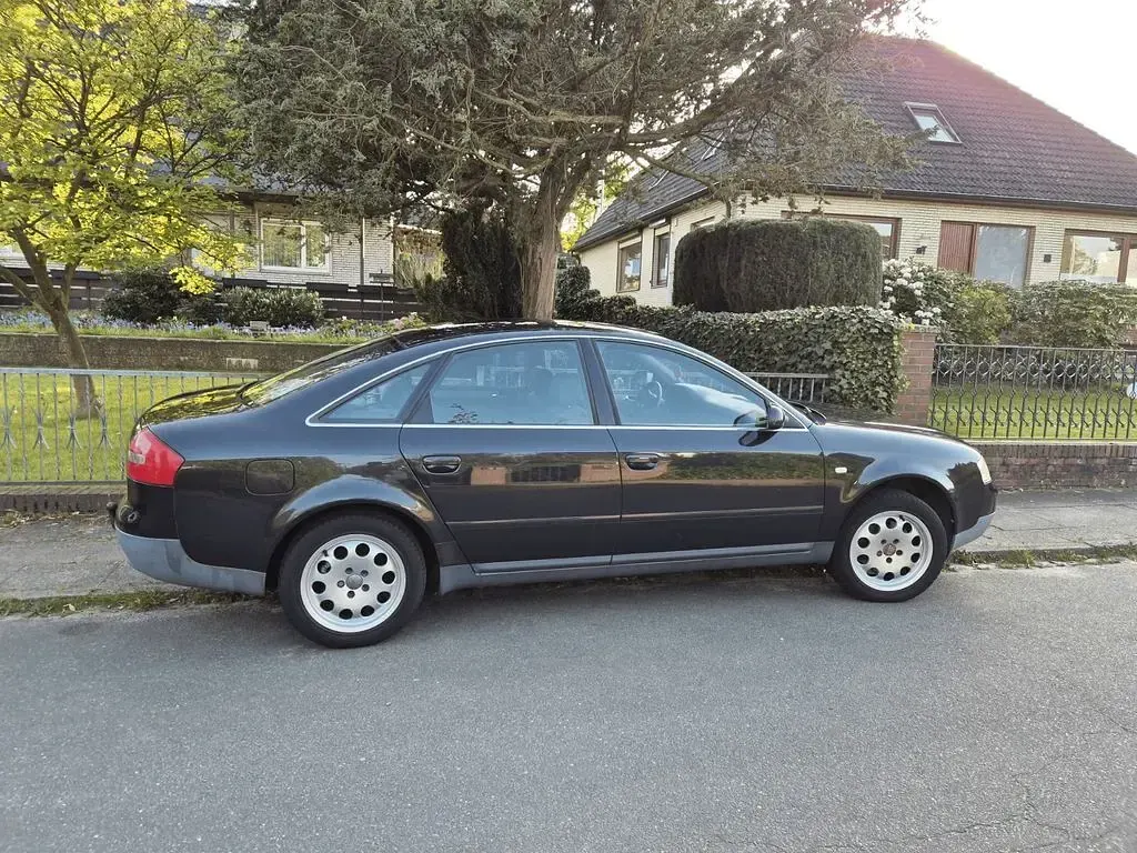 Używany Audi A6 165 KM (121 kW) 2001 Czarny Sedan/Limuzyna