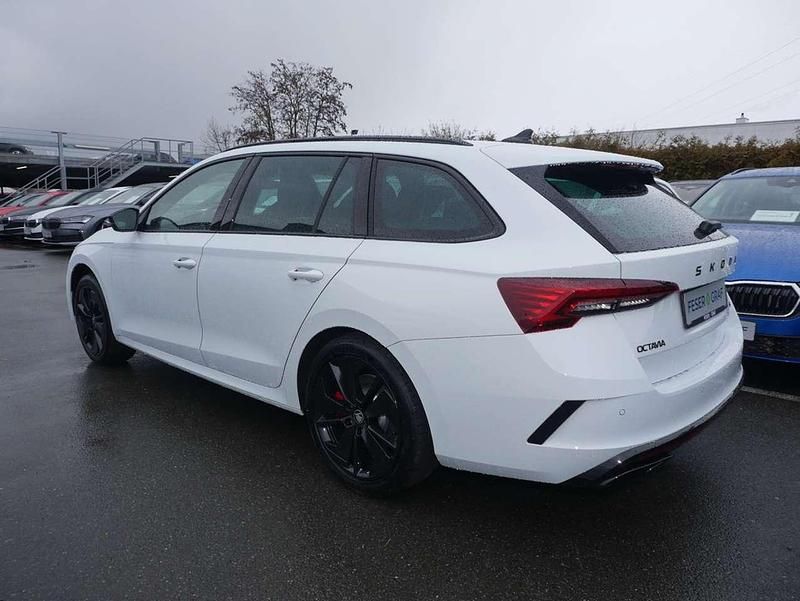 Neu Skoda Octavia RS 265 PS (194 kW) 2026 Moon weiss Kombi