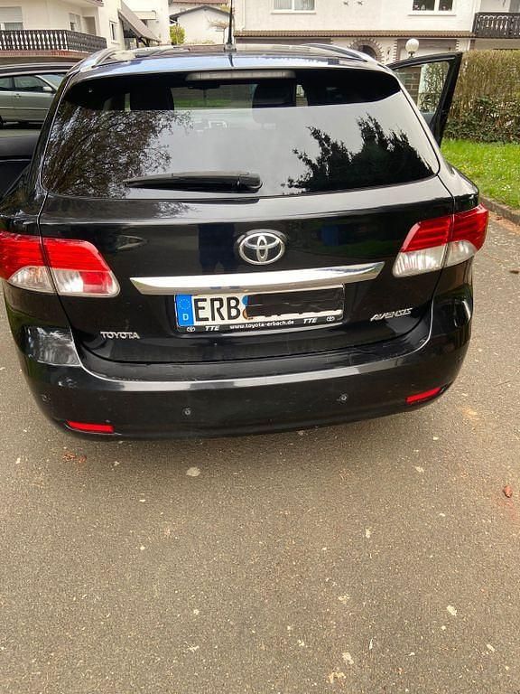Gebraucht Toyota Avensis 124 PS (91 kW) 2012 Schwarz Kombi
