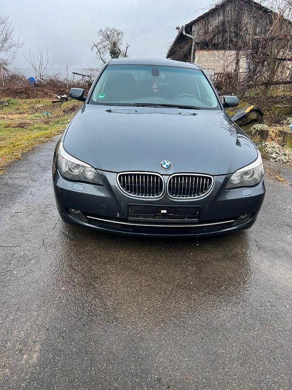 Gebraucht BMW 525 197 PS (144 kW) 2008 Grau Limousine