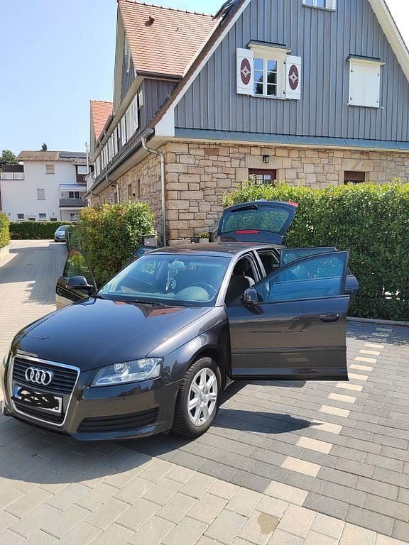 Grau Gebraucht 2009 Audi A3 Ambiente Limousine | 5.290 € (Fairer Preis) - Bild 1/4