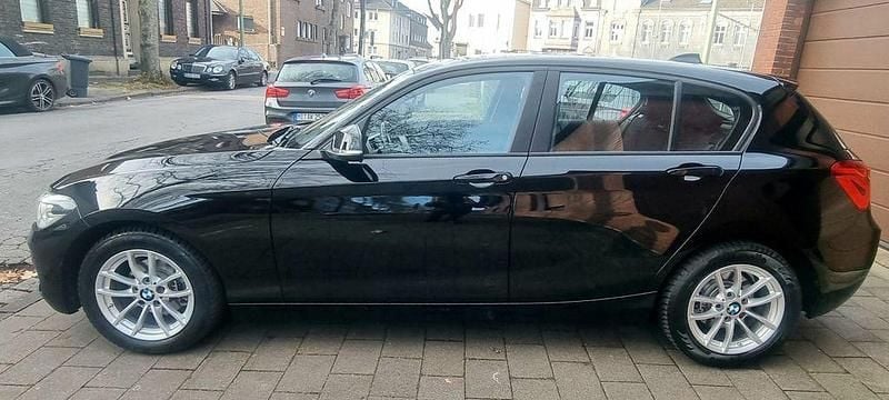 Gebraucht BMW 118 Advantage 136 PS (100 kW) 2019 Schwarz Kleinwagen