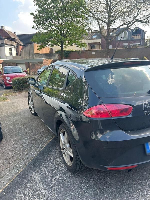 Gebraucht Seat Leon 105 PS (77 kW) 2012 Schwarz Kleinwagen