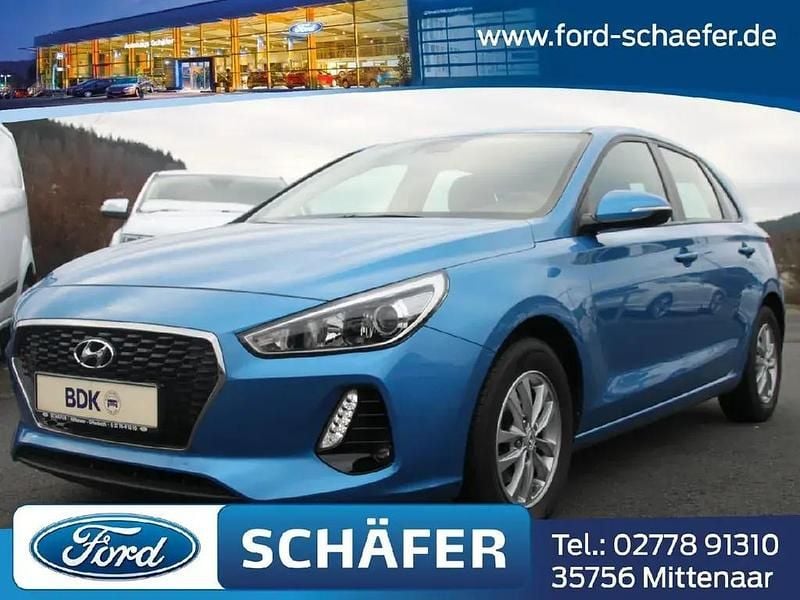 Blau Gebraucht 2017 Hyundai i30 Select Limousine | 11.490 € (Fairer Preis) - Bild 1/4