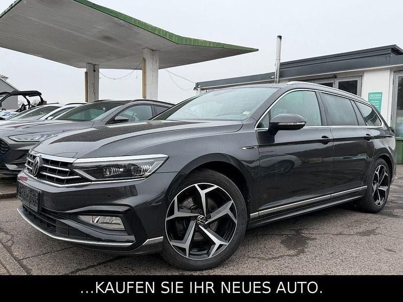 Gebraucht VW Passat R-line 200 PS (147 kW) 2023 Grau Kombi