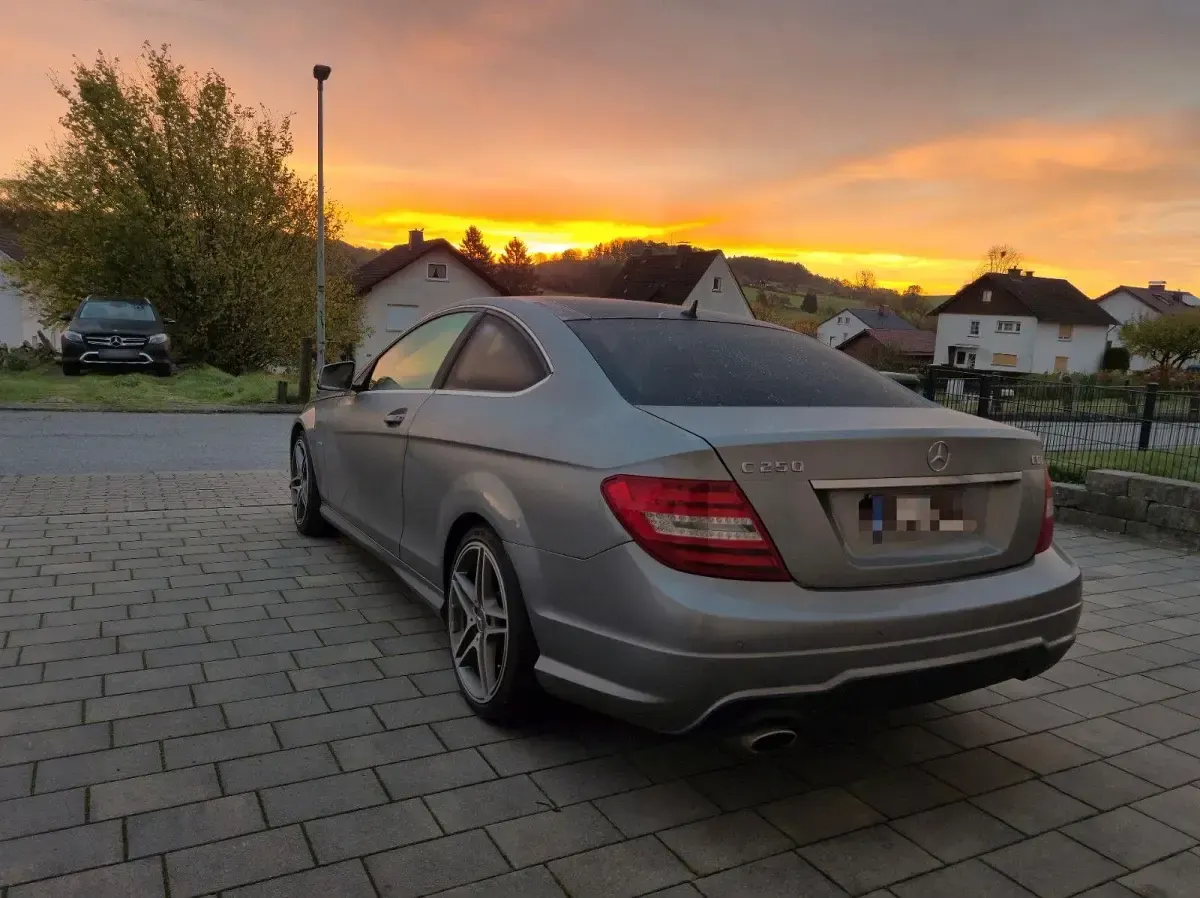 Gebraucht Mercedes C250 204 PS (150 kW) 2011 Silber Coupé