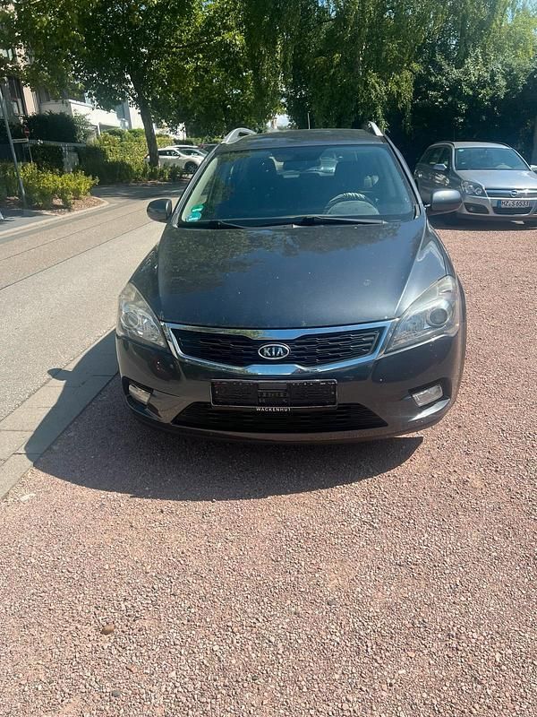 Grau Gebraucht 2010 Kia Ceed 2 Kombi | 2.200 € (Superpreis) - Bild 1/4
