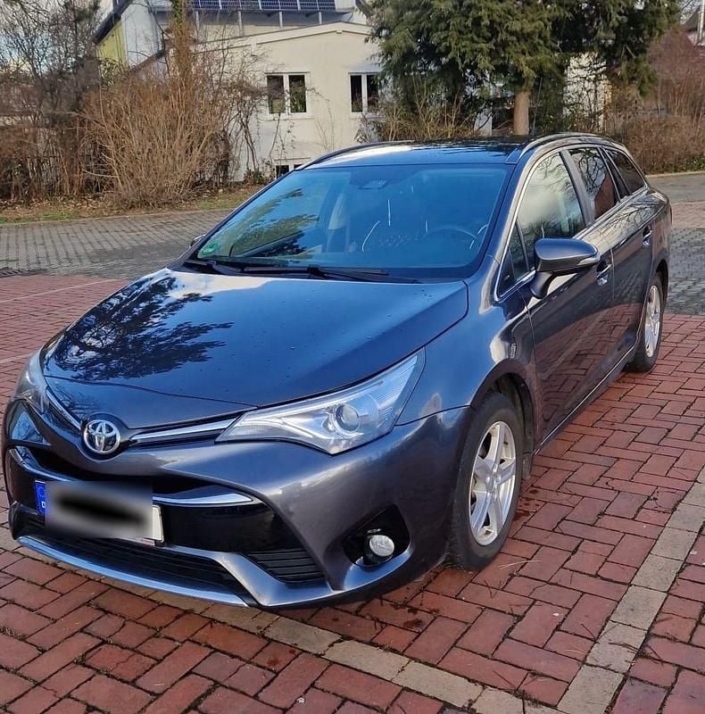 Gebraucht Toyota Avensis Executive 147 PS (108 kW) 2017 Grau Kombi