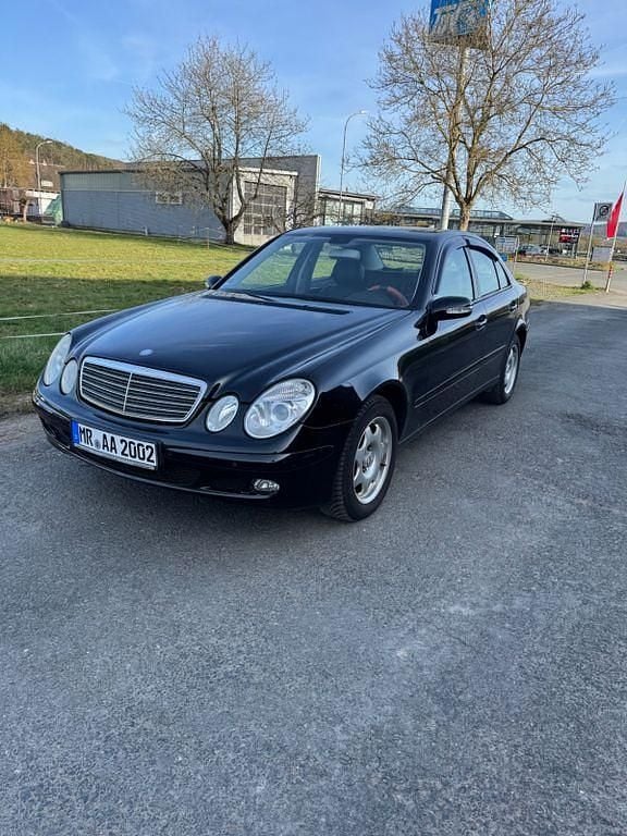 Gebraucht Mercedes E220 Classic 150 PS (110 kW) 2006 Schwarz Limousine