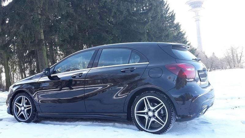 Schwarz Gebraucht 2016 Mercedes A220 AMG line Limousine | 17.800 € (Fairer Preis) - Bild 1/4