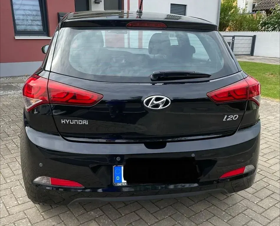 Gebraucht Hyundai i20 75 PS (55 kW) 2018 Schwarz Limousine