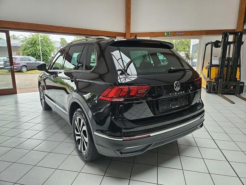 Gebraucht VW Tiguan Active 150 PS (110 kW) 2022 Schwarz SUV