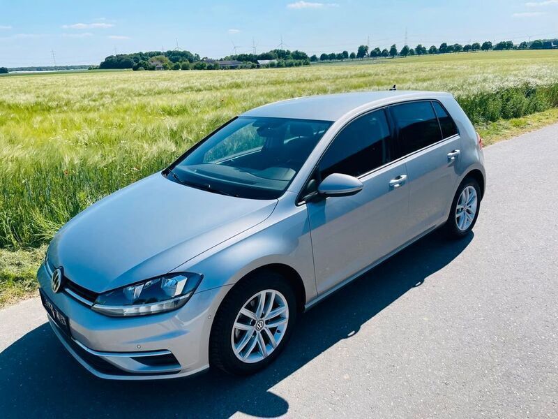 Grau Gebraucht 2017 VW Golf VII Limousine | 15.950 € (Guter Preis) - Bild 1/4