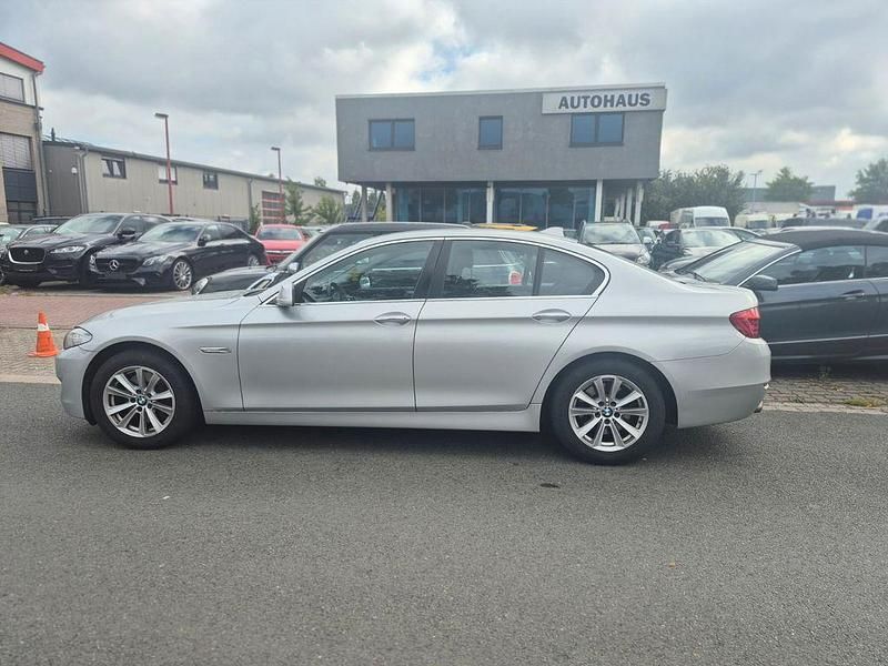 Silber Gebraucht 2011 BMW 525 Limousine | 8.999 € (Superpreis) - Bild 1/4