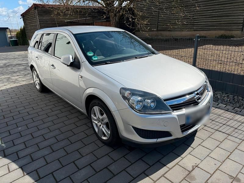 Gebraucht Opel Astra 105 PS (77 kW) 2010 Silber Kombi
