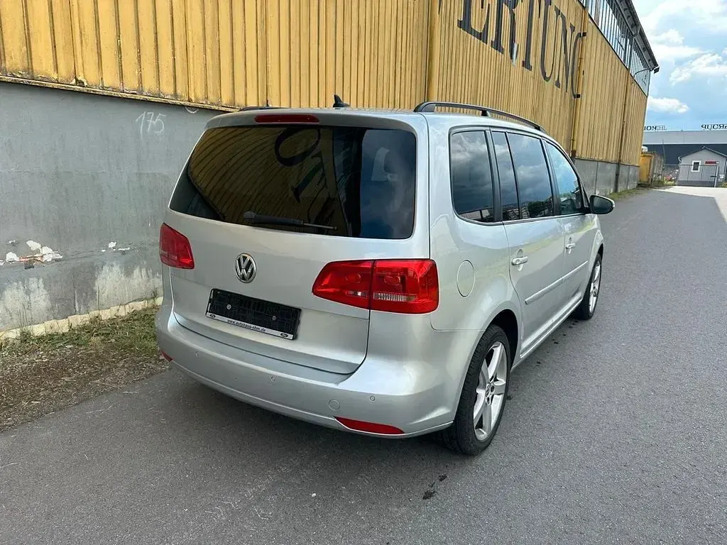 Gebraucht VW Touran Comfortline 105 PS (77 kW) 2012 Silber Van / Kleinbus