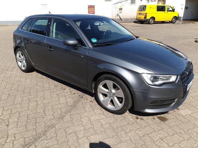 Gebraucht Audi A3 Sportback Ambition 140 PS (102 kW) 2014 Grau Kleinwagen