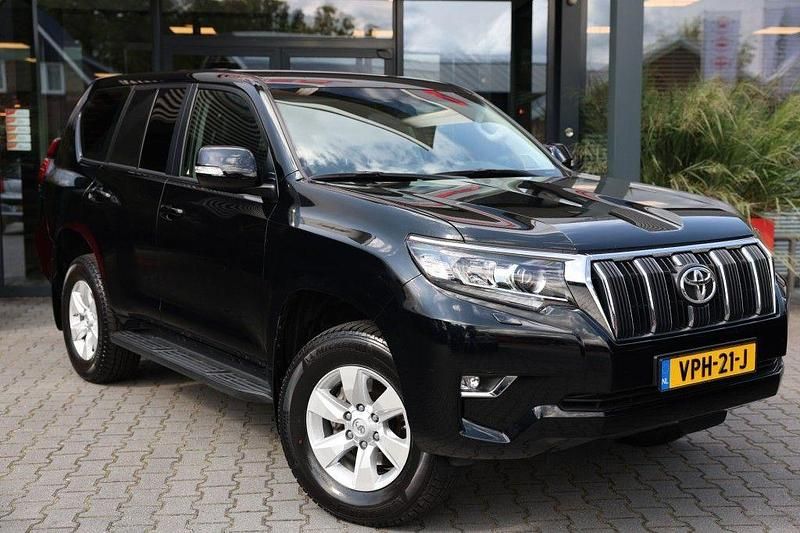 Schwarz Gebraucht 2022 Toyota Land Cruiser SUV | 60.494 € - Bild 1/4