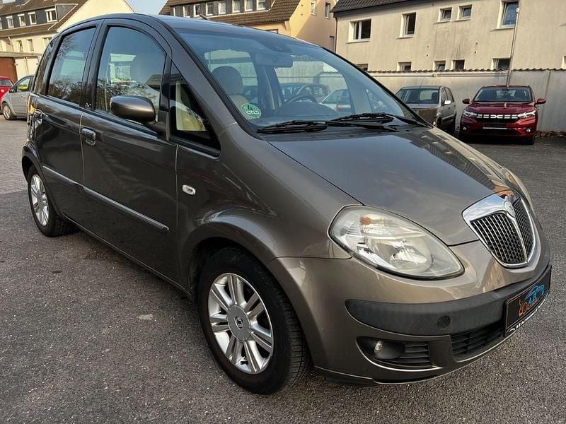 Gebraucht Lancia Musa 95 PS (69 kW) 2005 Grau Van / Kleinbus