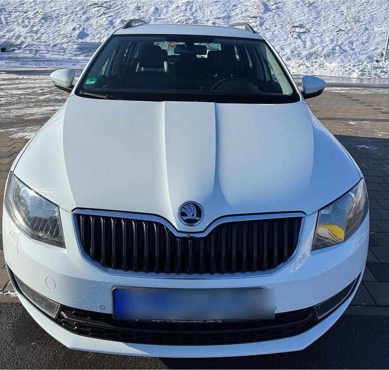 Weiß Gebraucht 2015 Skoda Octavia Kombi | 11.000 € - Bild 1/4